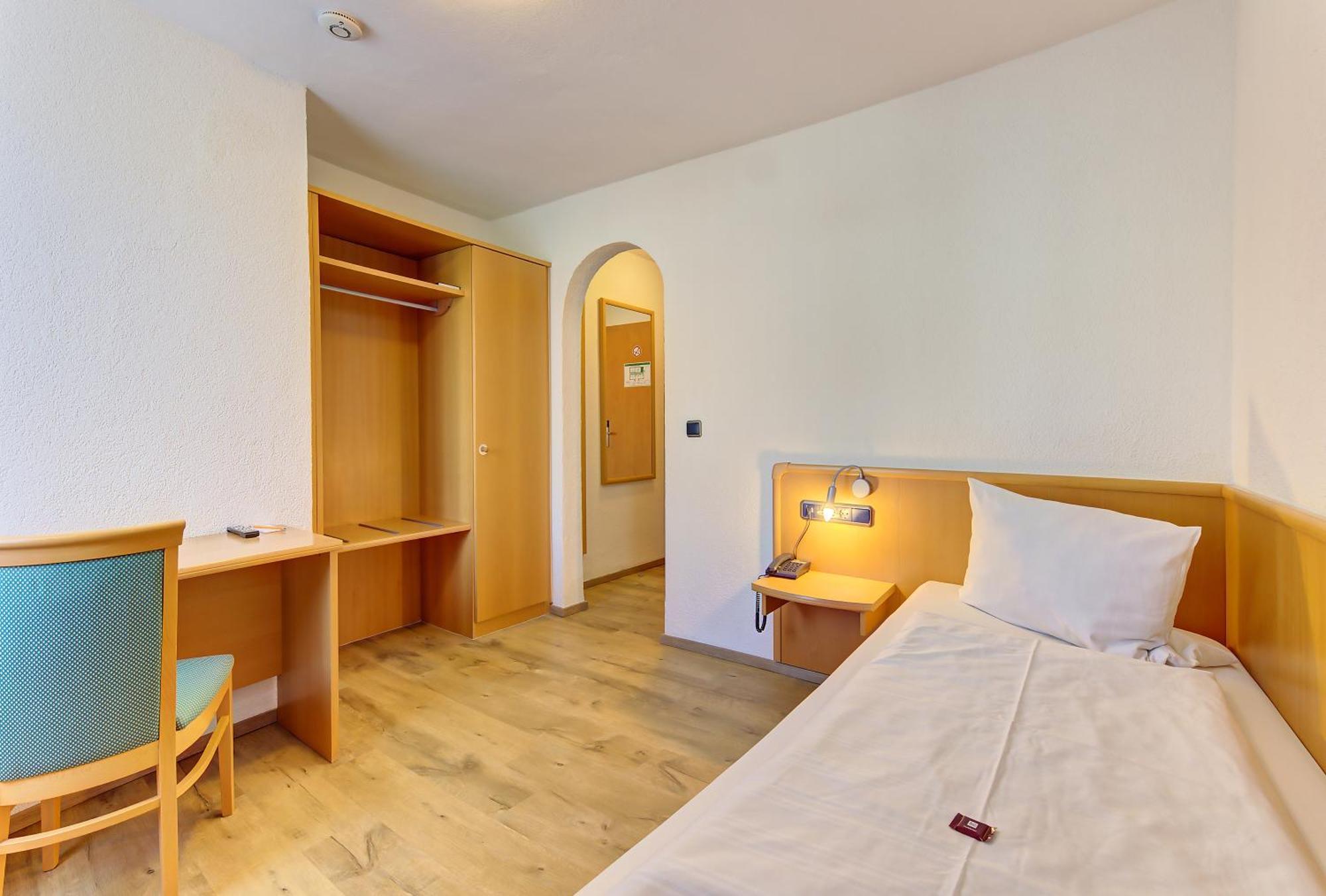 Hotel Post Weiden in der Oberpfalz Buitenkant foto